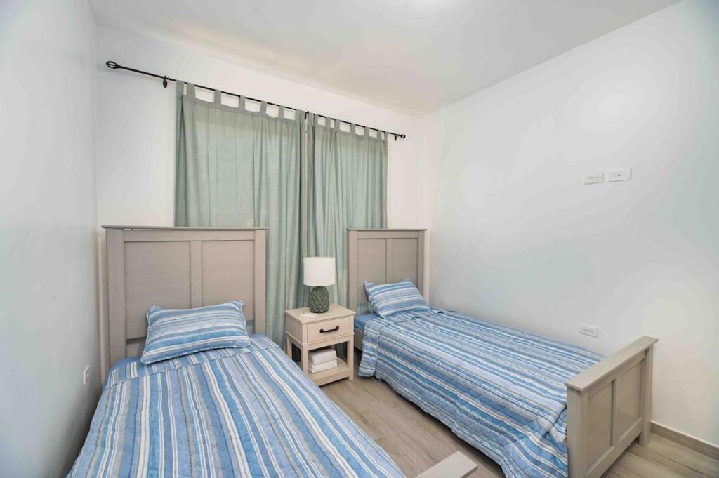 ווסט אנד Cozy Beach Villa At The Shores 5 Minutes From The Beach מראה חיצוני תמונה