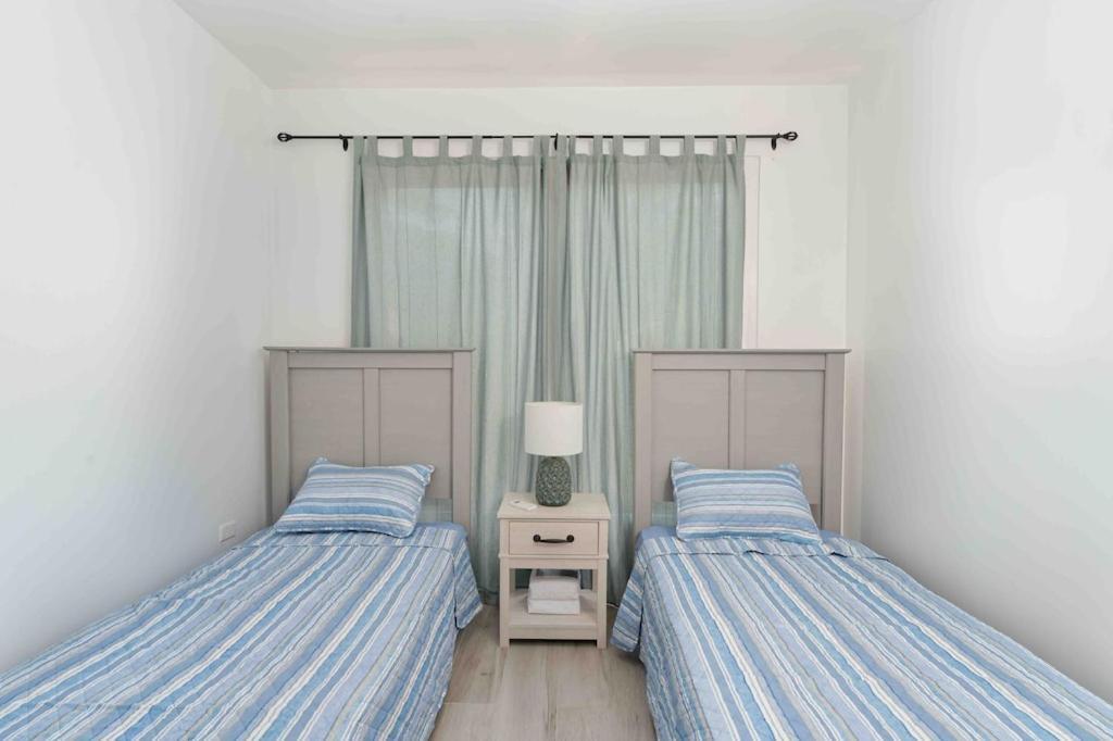 ווסט אנד Cozy Beach Villa At The Shores 5 Minutes From The Beach מראה חיצוני תמונה